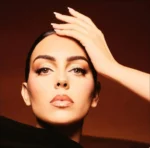Visit عدسات لاصقة ملونة من امارا - مودرن قري